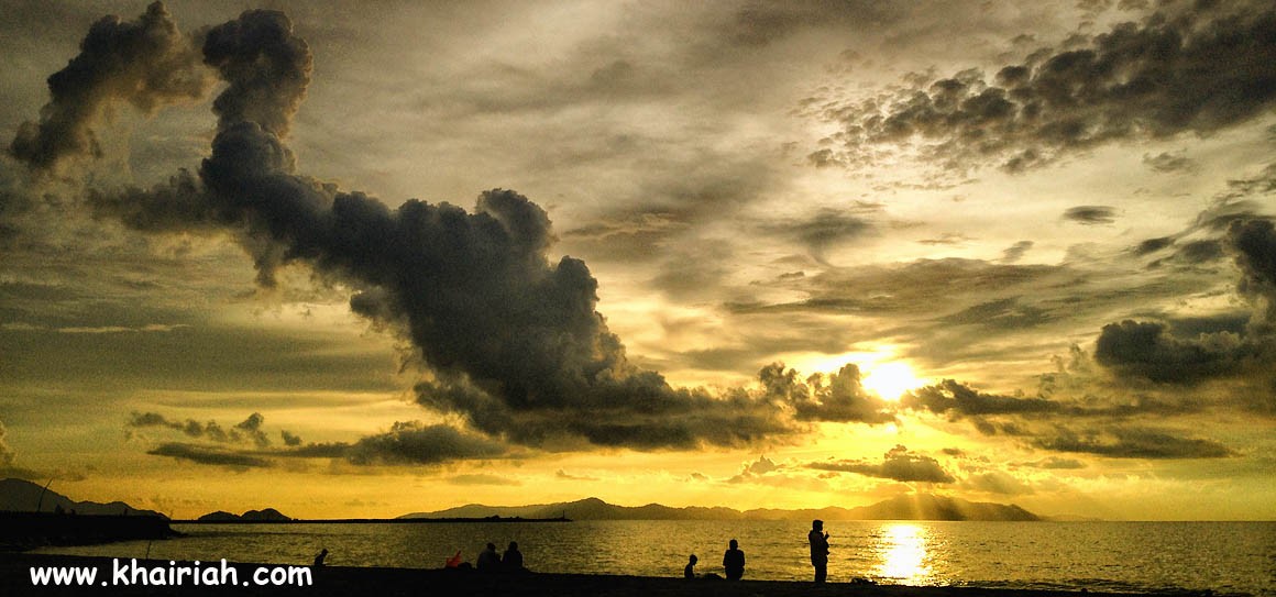 Keindahan Senja Di Pantai Syiah Kuala