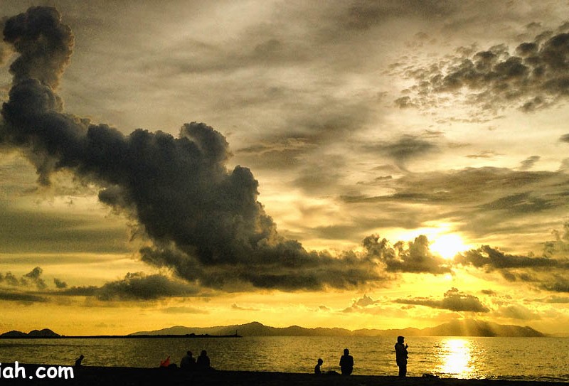 Keindahan Senja Di Pantai Syiah Kuala