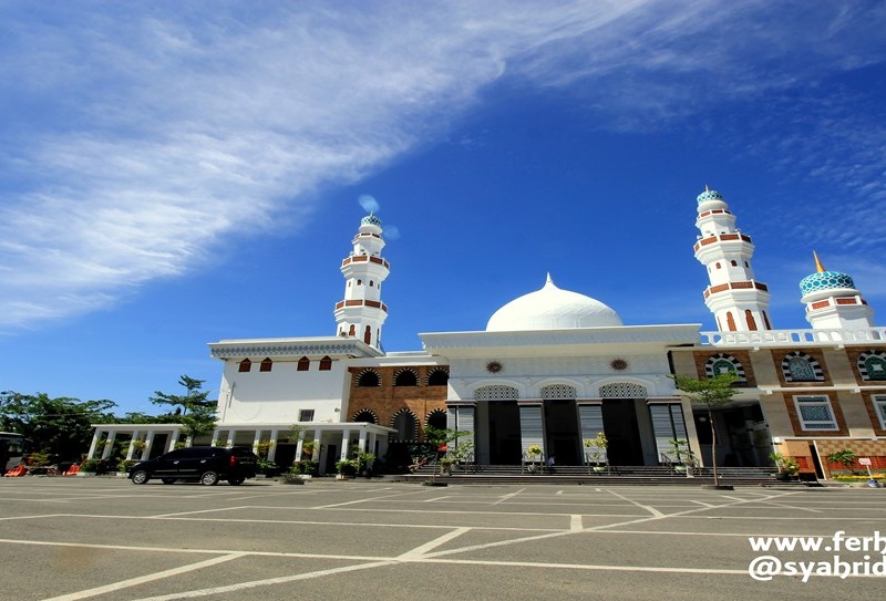 Masjid Al Makmur: Beribadah di Banda Aceh Tapi Serasa di Negeri Oman