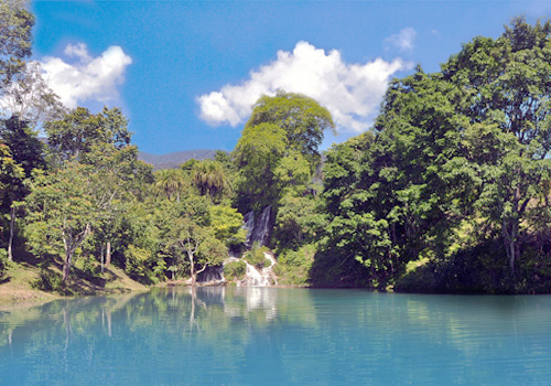 Air terjun kolam biru rerebe